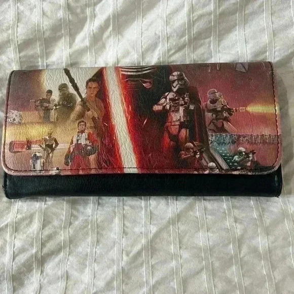 Kylo Wren Star Wars Loungefly Trifold Wallet - Picture 1 of 9